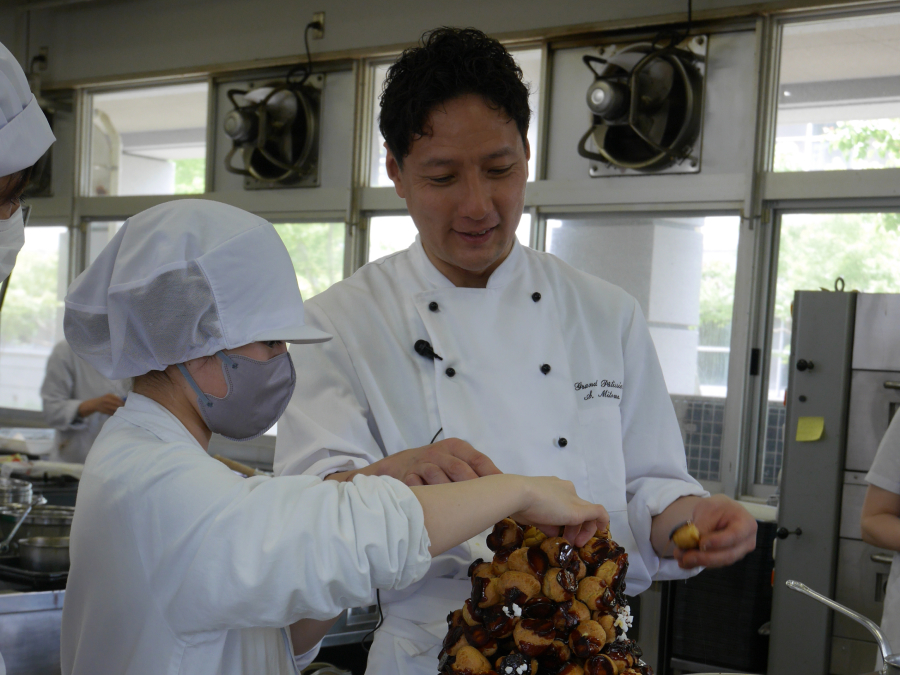 洋菓子講習会「プロの先生と一緒に」